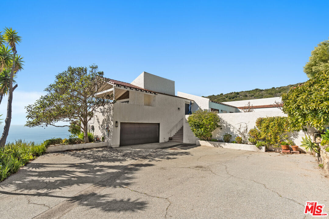 20755 Seaboard Rd in Malibu, CA - Foto de edificio