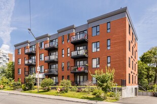 7470 Sherbrooke Rue O in Montréal, QC - Building Photo