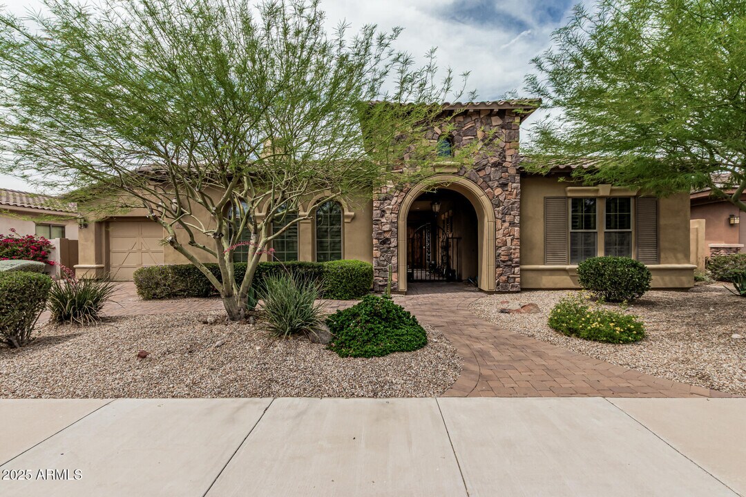 18068 W Narramore Rd in Goodyear, AZ - Building Photo