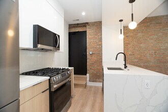 1041 W Byron St in Chicago, IL - Building Photo - Building Photo