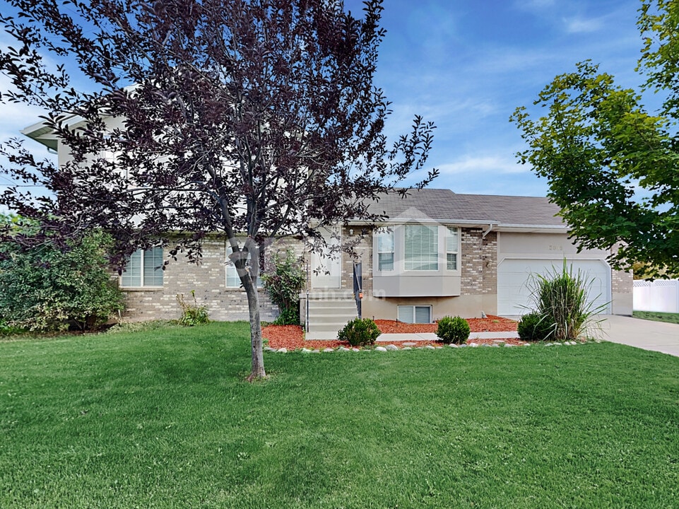 13079 S 2900 W in Riverton, UT - Foto de edificio