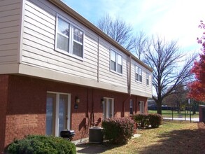 Bristol Place Townhomes in St. Louis, MO - Foto de edificio - Building Photo