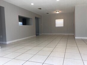 4062 10th Ave N in St. Petersburg, FL - Building Photo - Building Photo