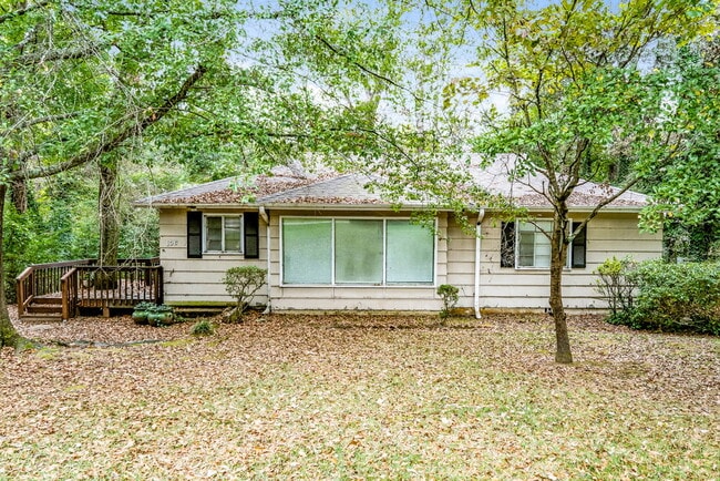 106 Lindberg Rd
