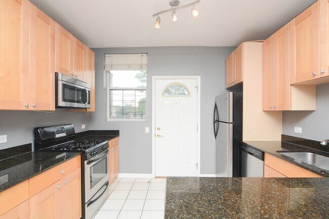 1421 W Jonquil Terrace in Chicago, IL - Building Photo - Building Photo