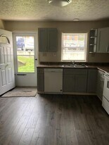 386 E Market St in Mercer, PA - Building Photo