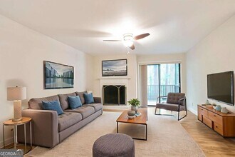 408 River Run Dr in Atlanta, GA - Building Photo - Building Photo
