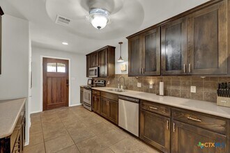 1015 Reiley Rd in Seguin, TX - Building Photo - Building Photo