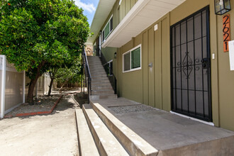 2621 Dove St in San Diego, CA - Building Photo - Building Photo