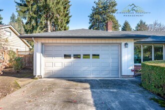 1439 Happy Ln in Eugene, OR - Foto de edificio - Building Photo