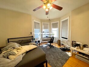 19 Sachem St, Unit A in Boston, MA - Foto de edificio - Building Photo