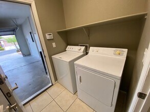 10268 Chigoza Pine Ave in Las Vegas, NV - Building Photo - Building Photo