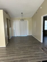 1052 Doyle Rd in Deltona, FL - Building Photo - Building Photo