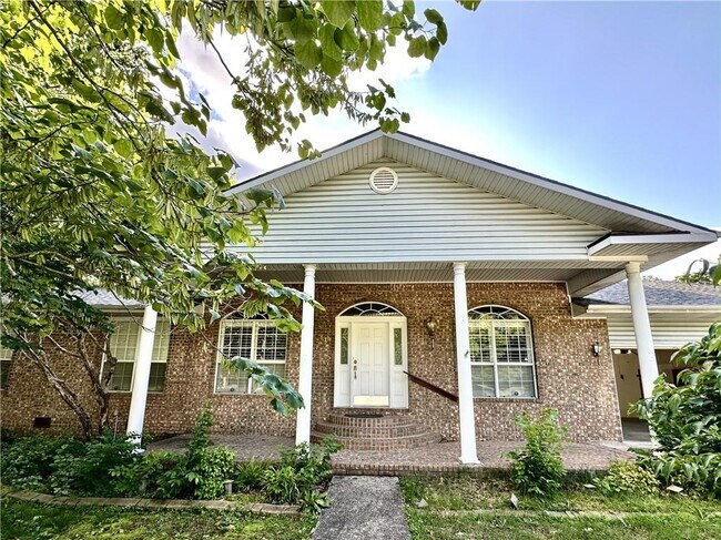 property at 2319 N Aspen Dr