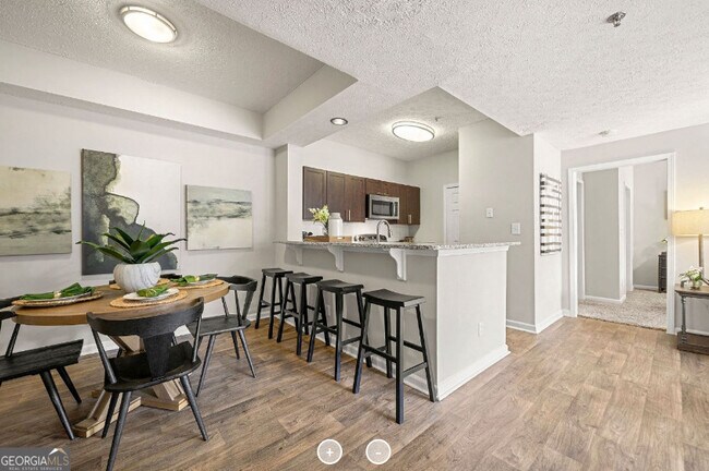 7150 Peachtree Dunwoody Rd NE in Atlanta, GA - Foto de edificio - Building Photo