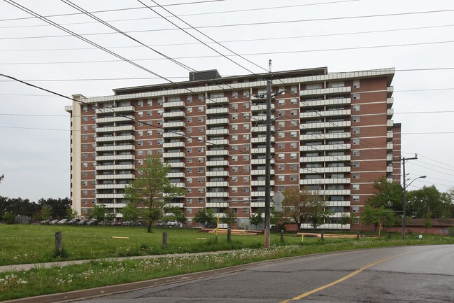 Bayview Towers in Toronto, ON - Building Photo - Building Photo