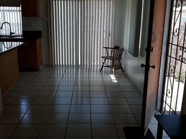 4433 Triggs St in Los Angeles, CA - Foto de edificio - Building Photo