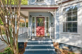689 S Willow Ave in Fayetteville, AR - Building Photo - Building Photo