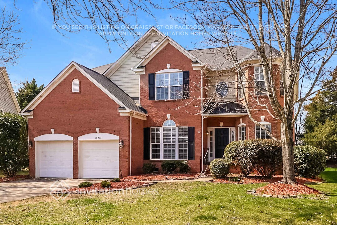 15415 Saxon Trace Ct in Huntersville, NC - Foto de edificio