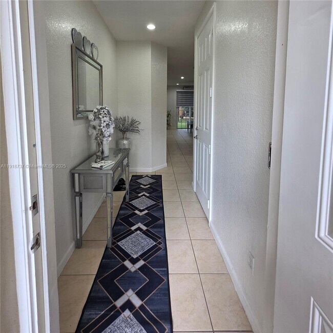 2612 SW 81st Terrace in Miramar, FL - Building Photo - Building Photo