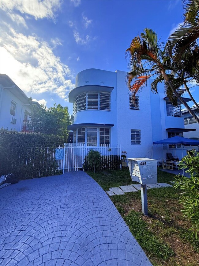 1324 Euclid Ave in Miami Beach, FL - Building Photo - Building Photo