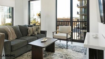 1007 S Mint St, Unit 909 in Charlotte, NC - Building Photo