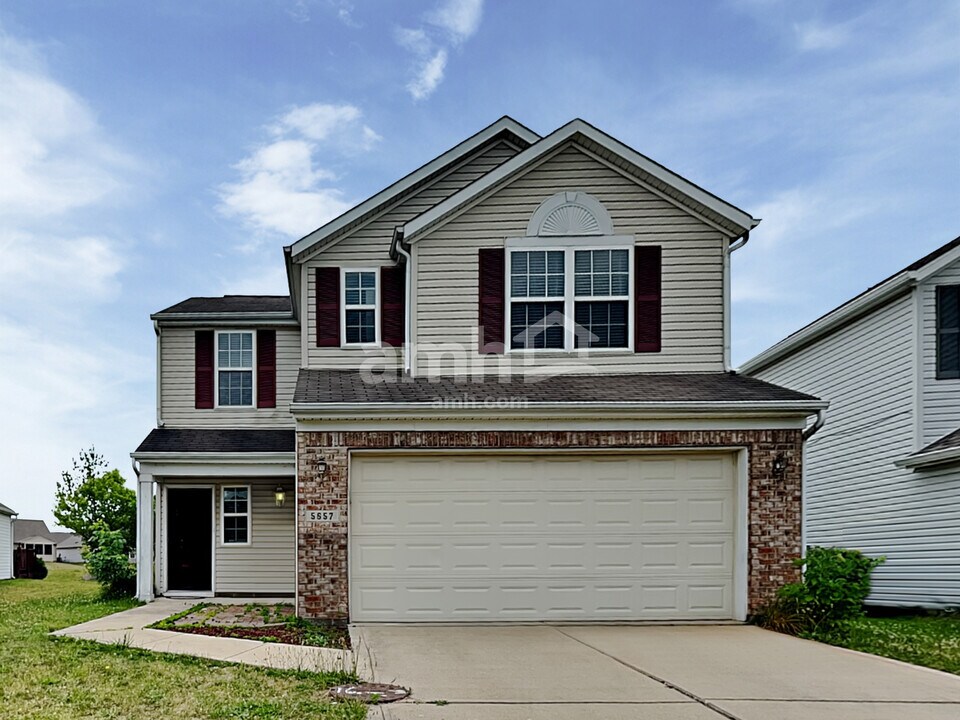 5657 Valhalla Way in Indianapolis, IN - Building Photo