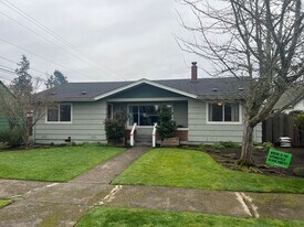 525 10th St in Springfield, OR - Building Photo