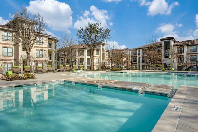 The Greens of Fossil Lake in Fort Worth, TX - Foto de edificio - Building Photo