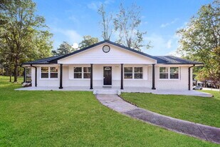 3702 Chesapeake Way in East Point, GA - Building Photo