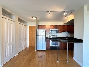 4180 N Marine Dr, Unit 0101 in Chicago, IL - Foto de edificio - Building Photo