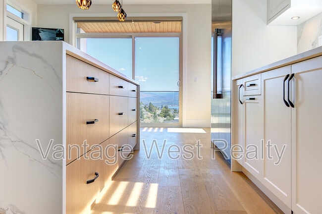 1511-1511 Vineyard Dr in West Kelowna, BC - Building Photo - Building Photo