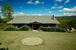 2077 Stagecoach Canyon Rd in Pope Valley, CA - Building Photo