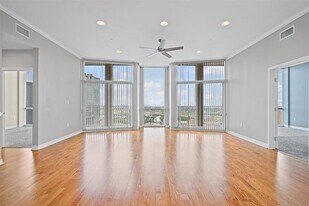 500 Throckmorton St in Fort Worth, TX - Building Photo