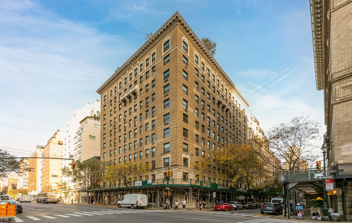 29 E 64th St in New York, NY - Building Photo