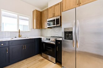 1953 Emerald St in San Diego, CA - Building Photo - Building Photo