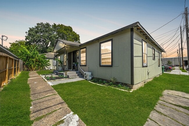 3705 Bremond St in Houston, TX - Foto de edificio - Building Photo