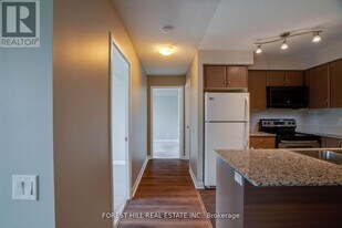 525 Wilson Ave in Toronto, ON - Building Photo