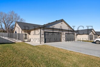 3225 N Cedar Downs Ln in Wichita, KS - Building Photo - Building Photo