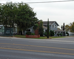 Colonial Manor Apartments