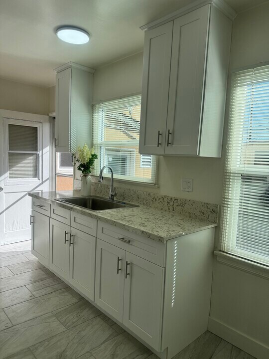 1314 N Hollywood Way, Unit #C in Burbank, CA - Building Photo