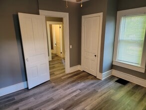 412 S Main St, Unit 1 in Vicksburg, MI - Building Photo - Building Photo