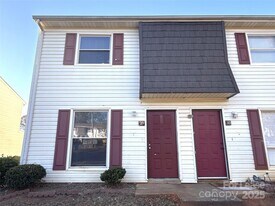 7906 Oak Meadow Ct in Charlotte, NC - Building Photo