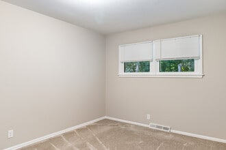 7225 Euston St in Greendale, WI - Building Photo - Building Photo