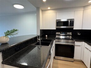 2020 NE 135th St in North Miami, FL - Building Photo - Building Photo