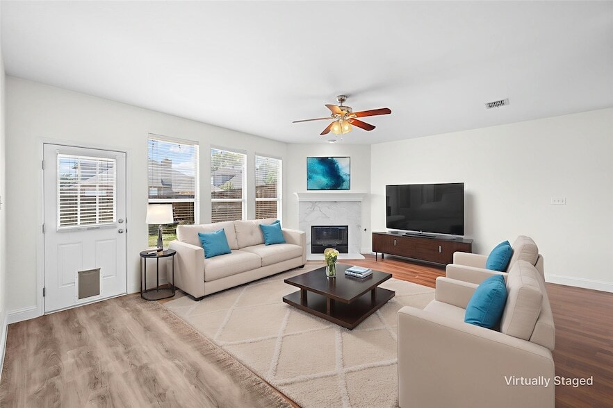 6245 White Pine Dr, Unit 328 in McKinney, TX - Foto de edificio