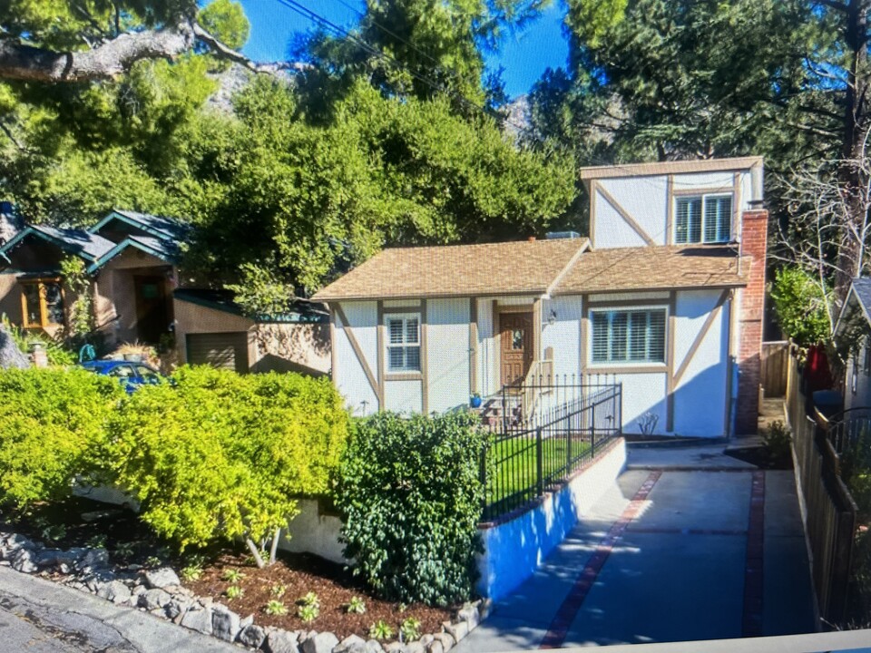 5632 Freeman Ave in La Crescenta, CA - Building Photo