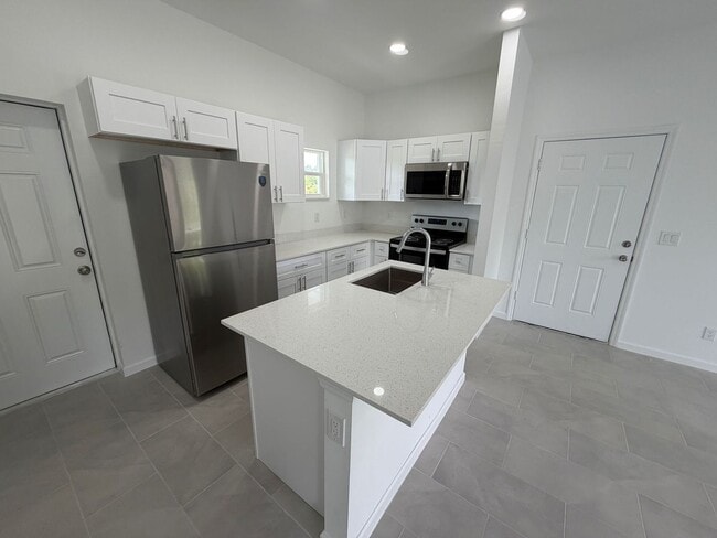 4218 E 30th St in Alva, FL - Building Photo - Building Photo