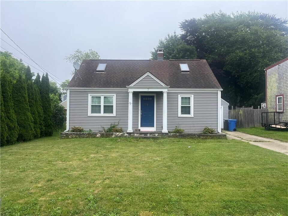 7 King Rd in Middletown, RI - Building Photo