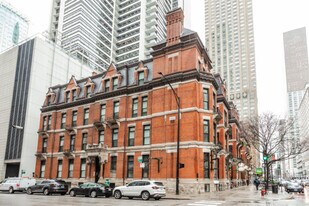 801 N Wabash Ave in Chicago, IL - Building Photo